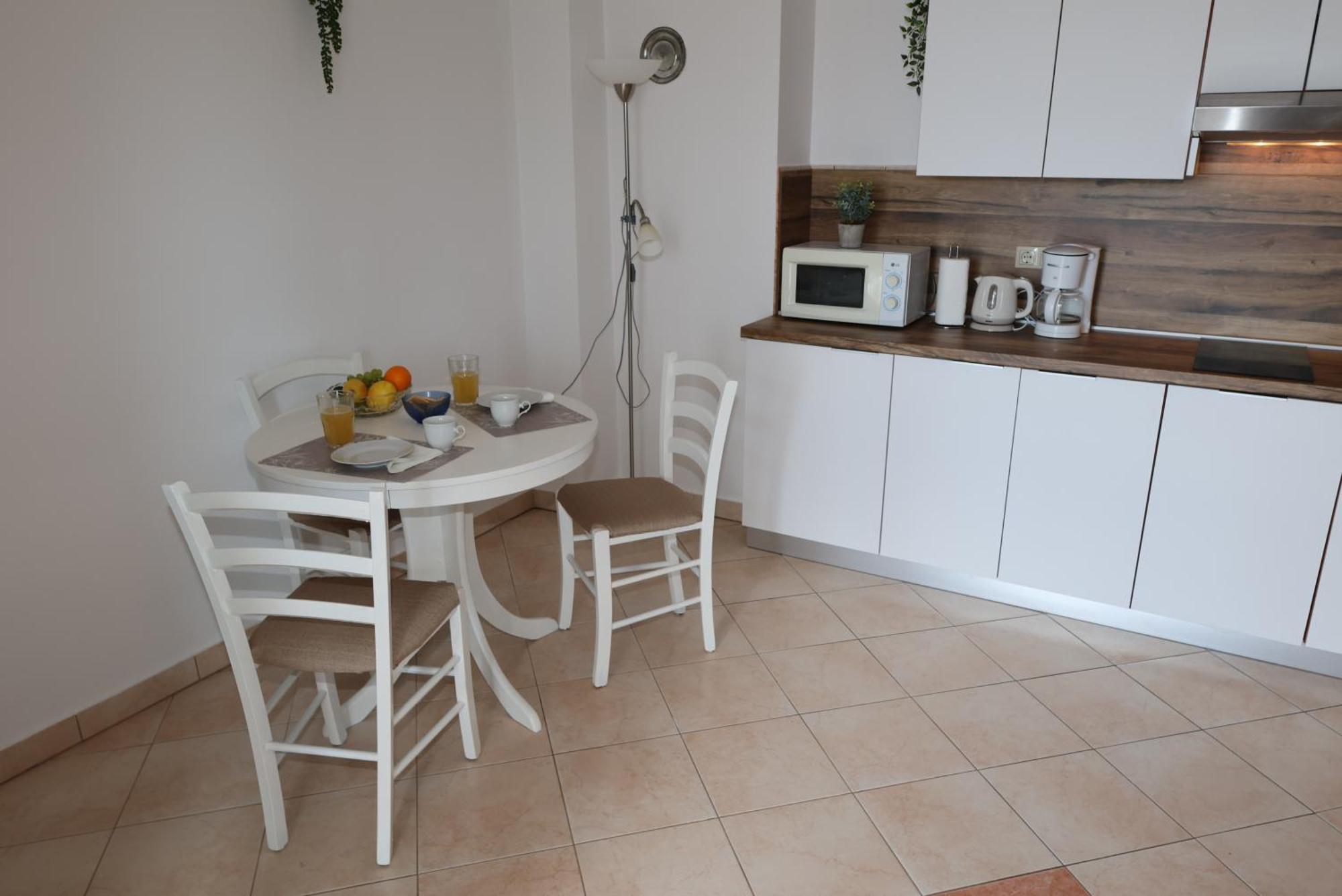 Tiha Sea Apartman *
