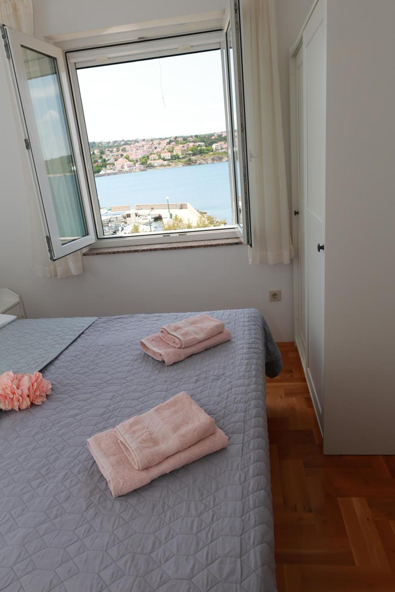 Tiha Sea Apartman *
